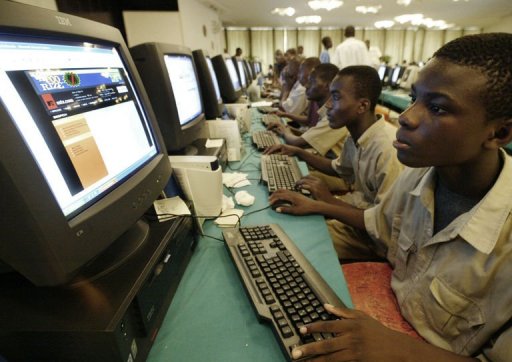 Vielen afrikanischen Staaten hat das Internet u.a. technisches Wissen vermittelt, womit man sich selber versorgen und effektiver arbeiten und produzieren konnte.